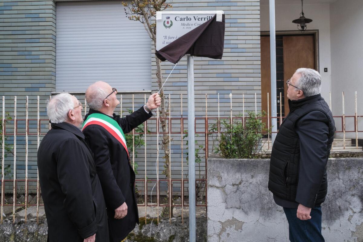 Grande partecipazione a Castelvenere per la cerimonia in onore del dott. Carlo Verrillo - 
