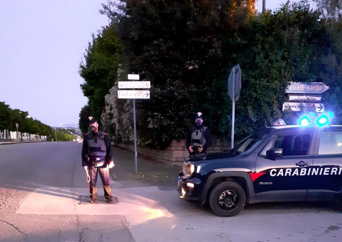 Minacciava e picchiava la madre per ottenere soldi, allontanato da casa un 25enne di Arpaia - 