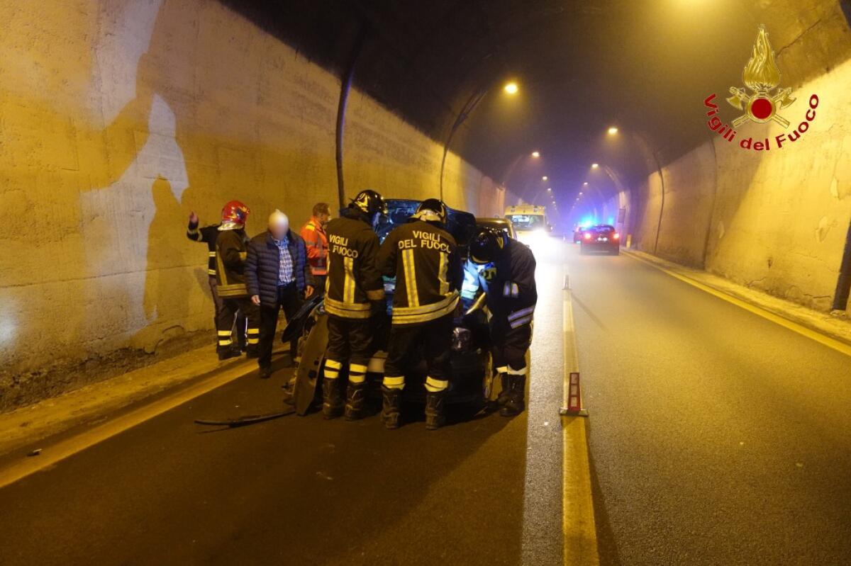 Incidente sotto la galleria del monte Pergola, quattro le persone ferite - 