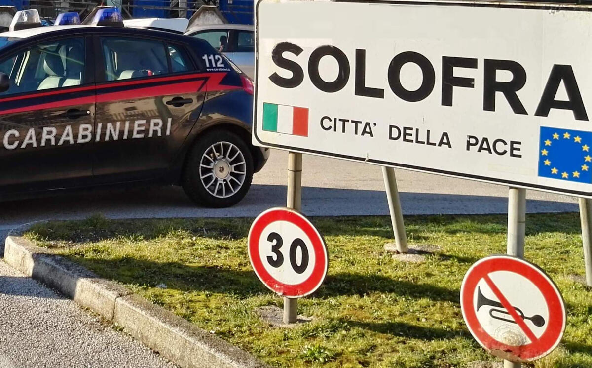 Ruba un portafogli con 300 euro, denunciata dai carabinieri - 