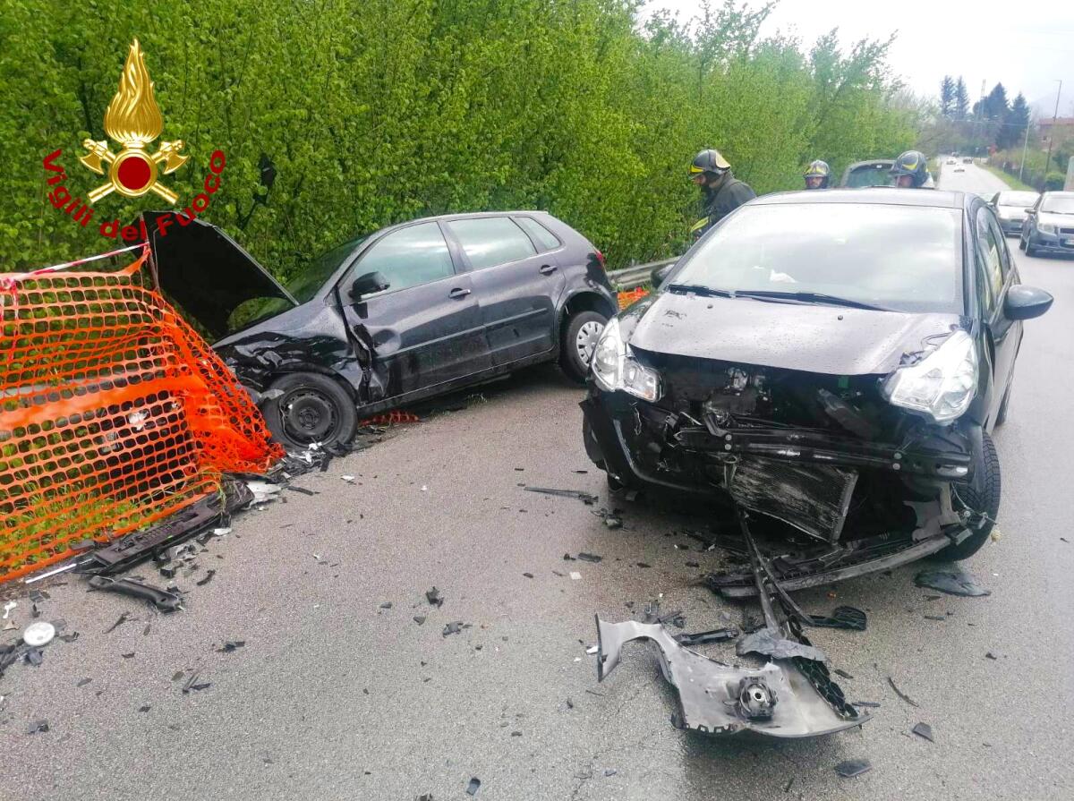 Scontro tra auto, feriti un 75enne e una 45enne - 