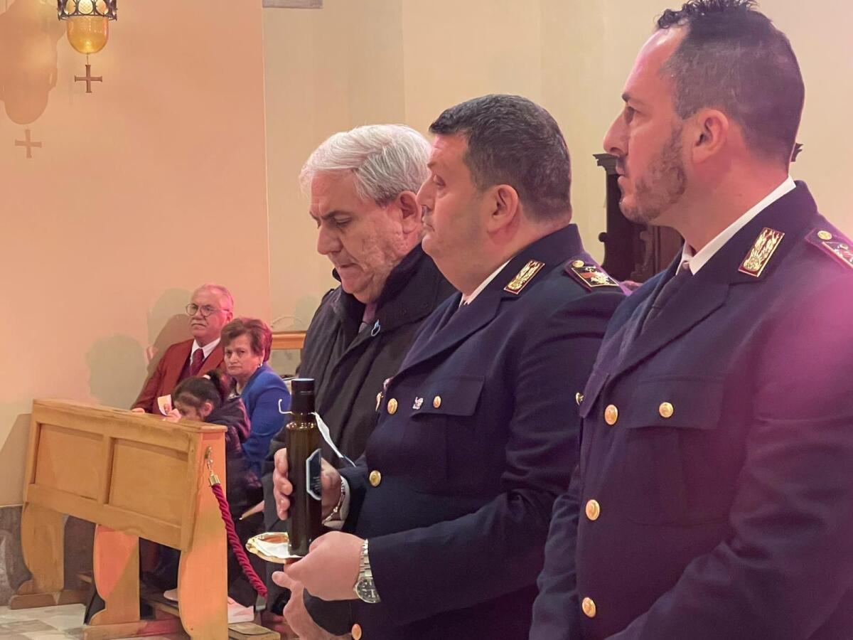 Avellino: La Polizia di Stato ha consegnato alle Diocesi irpine l’olio del Giardino della Memoria - 