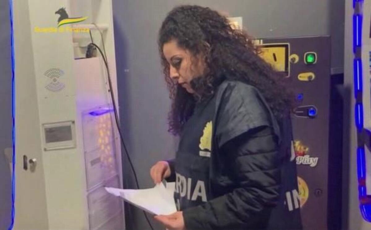 Raccolta abusiva scommesse, denunciato il gestore di una sala - 
