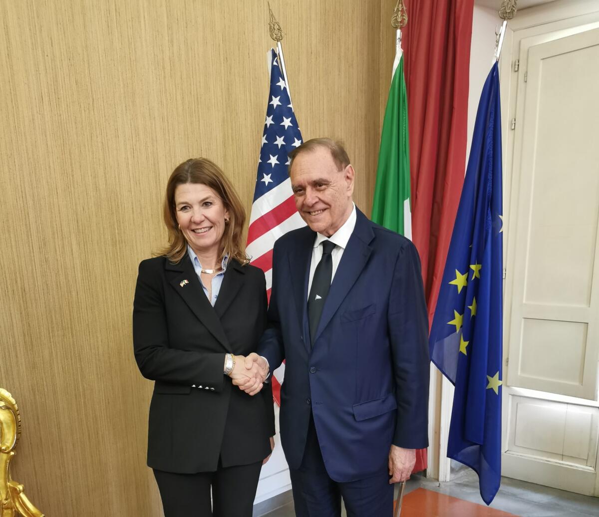 Il console degli Stati Uniti in visita a Palazzo Mosti: incontro con il sindaco Mastella - 
