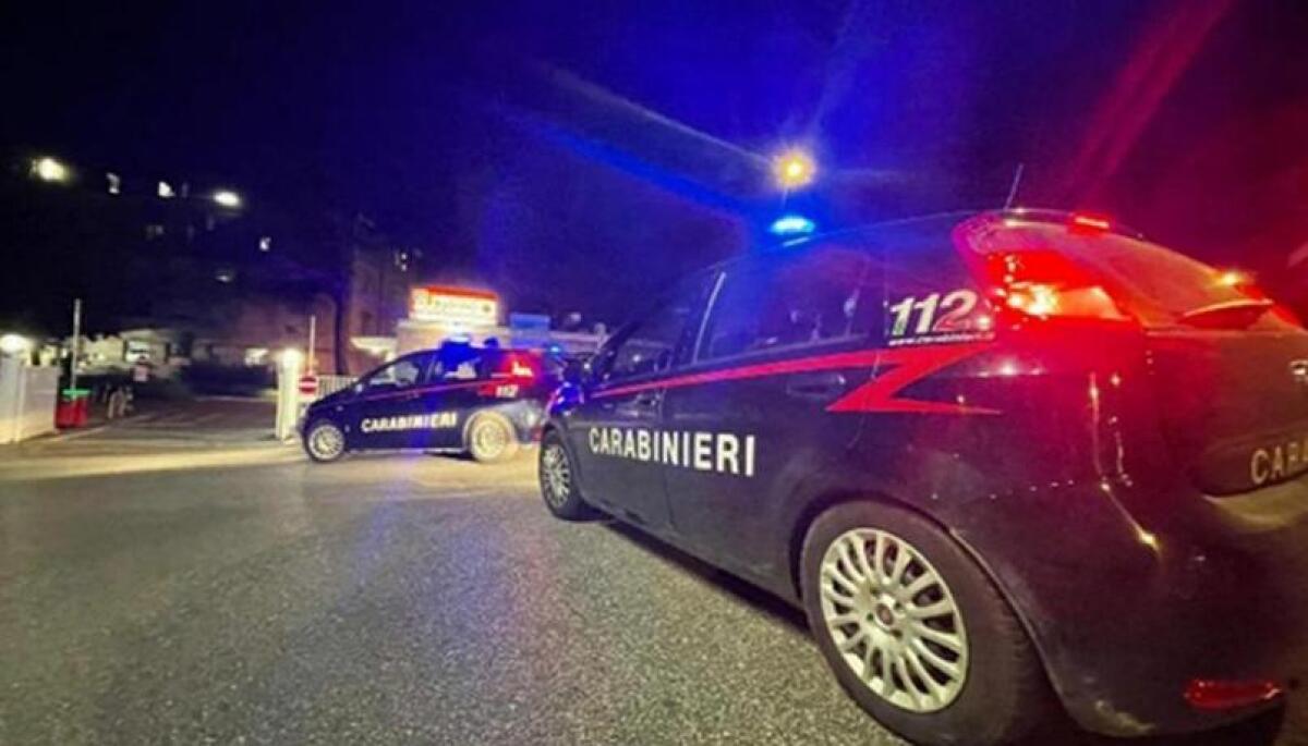 Un 16enne picchiato da coetanei in un centro commerciale - 