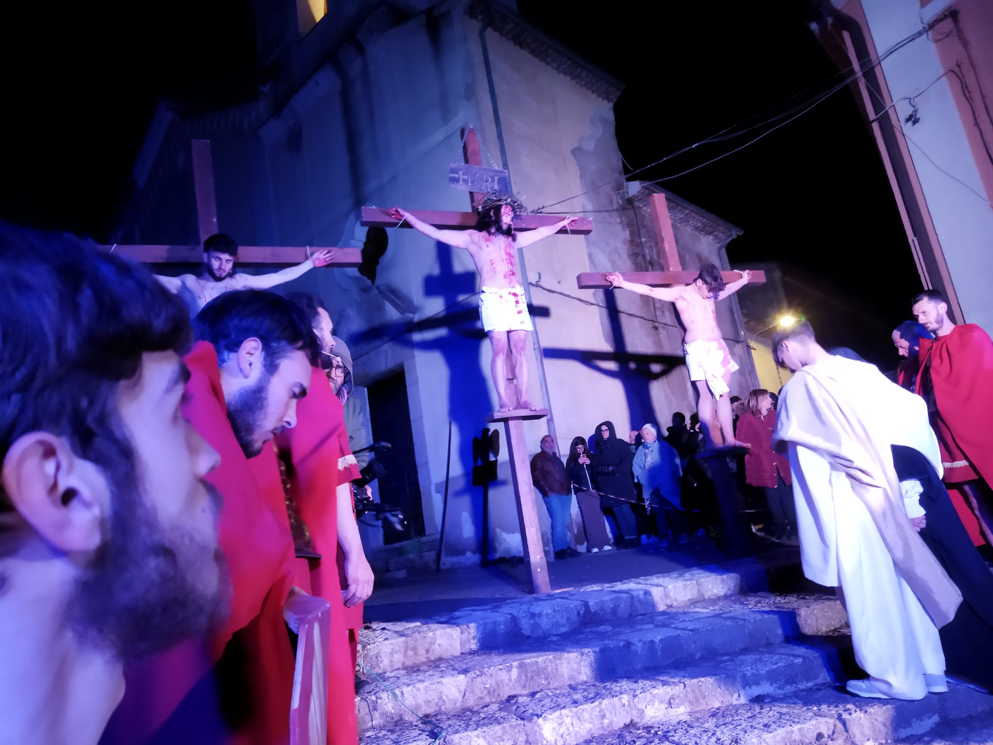 Cervinara. Grande partecipazione di fedeli ai Riti del Venerdi Santo e alla Via Crucis Vivente.