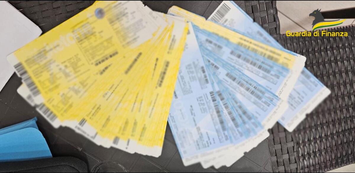 Biglietti "alterati" per le partite del Napoli,  decine di indagati - 