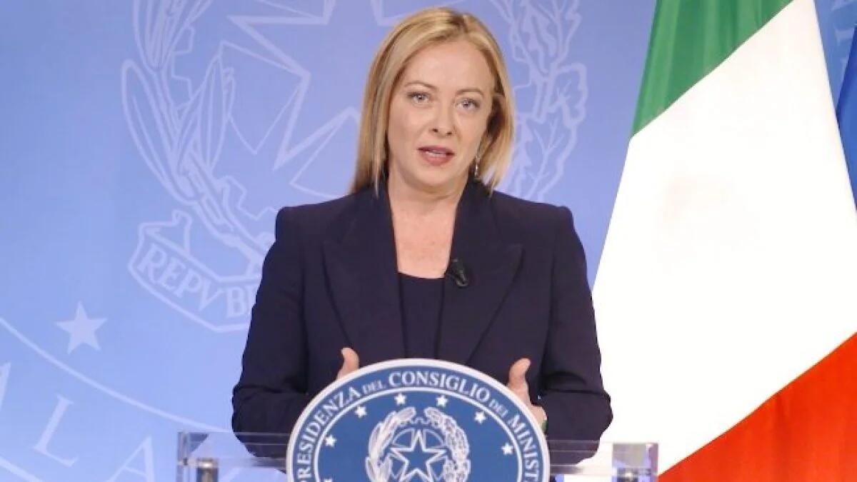 Giorgia Meloni festeggia le mamme, sono il centro del mondo - 