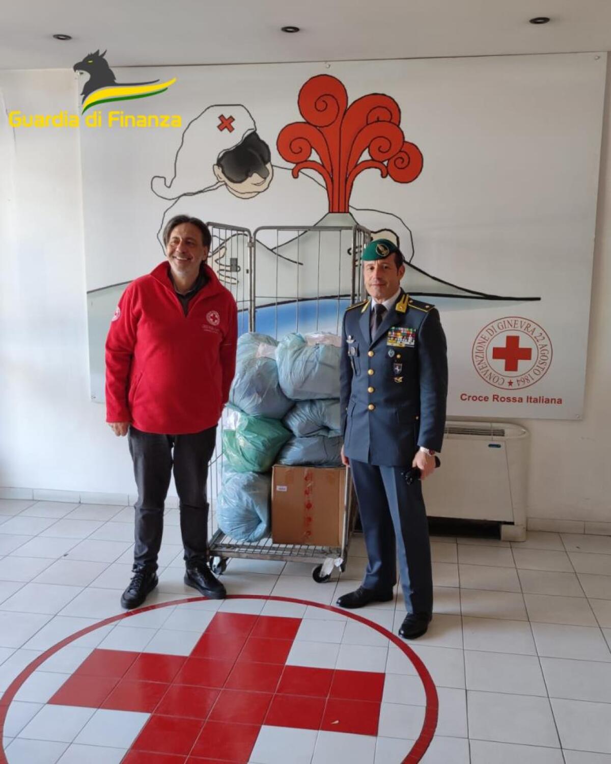 Centinaia di capi d'abbigliamento sequestrati e donati alla Croce Rossa   - 