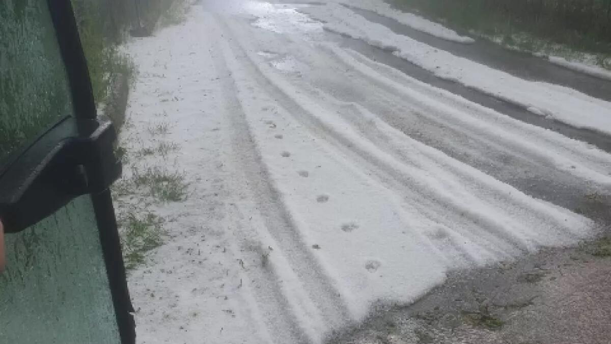 Forino e Contrada. 20 minuti di pioggia preceduti da una forte grandinata ma di una potenza eccezionale - 