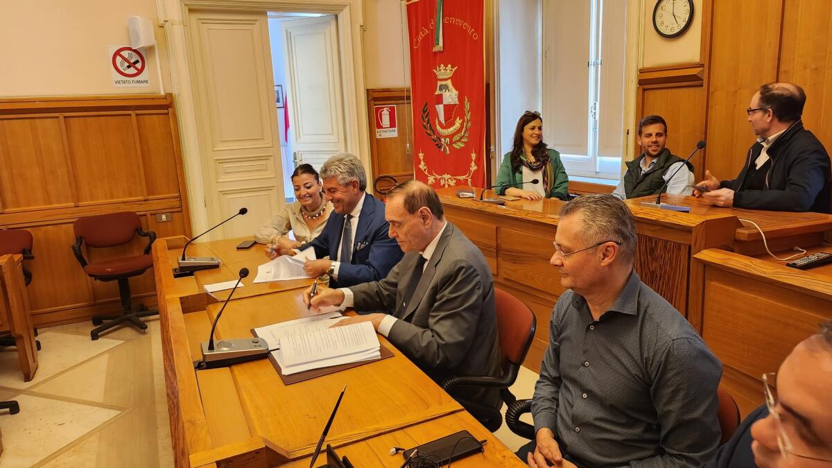 Villa dei Papi, firmato protocollo, Mastella: "Riqualificheremo uno spazio dimenticato" - 