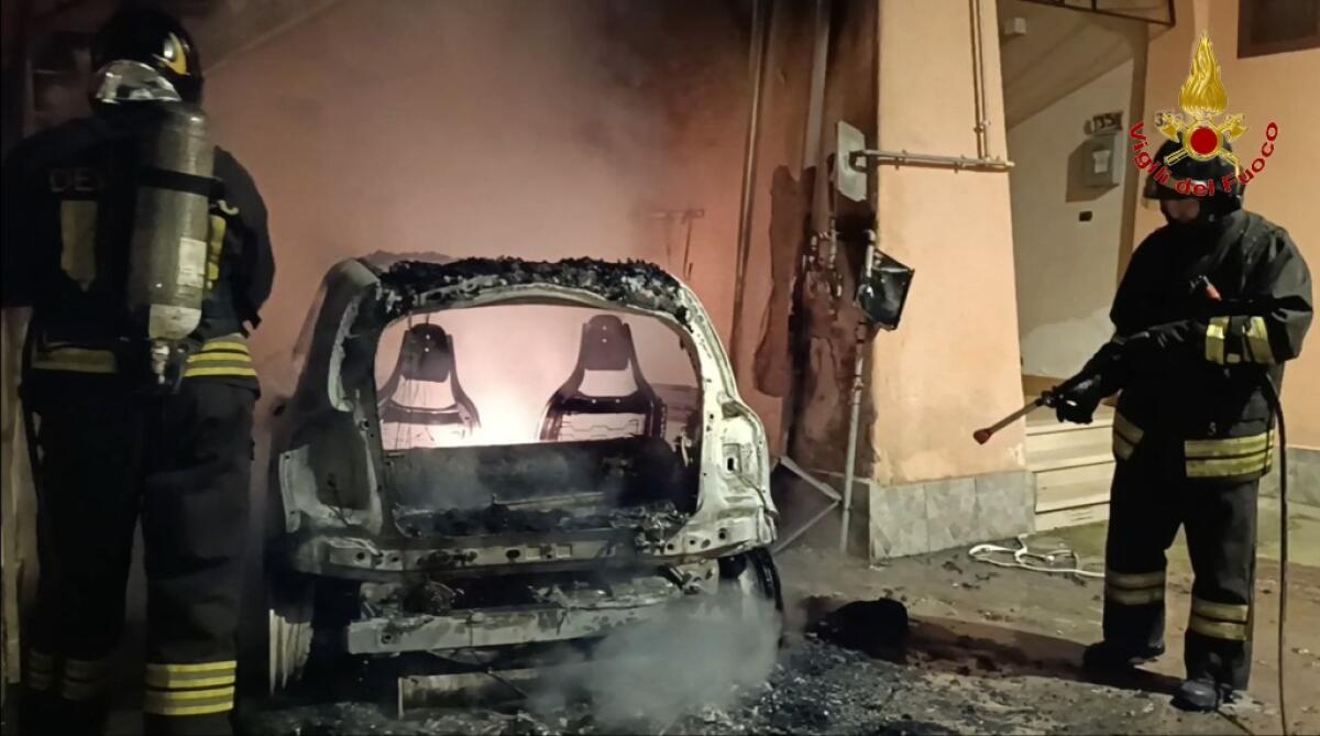 Pago Vallo Lauro. Autovettura incendiata, indagini in corso - 
