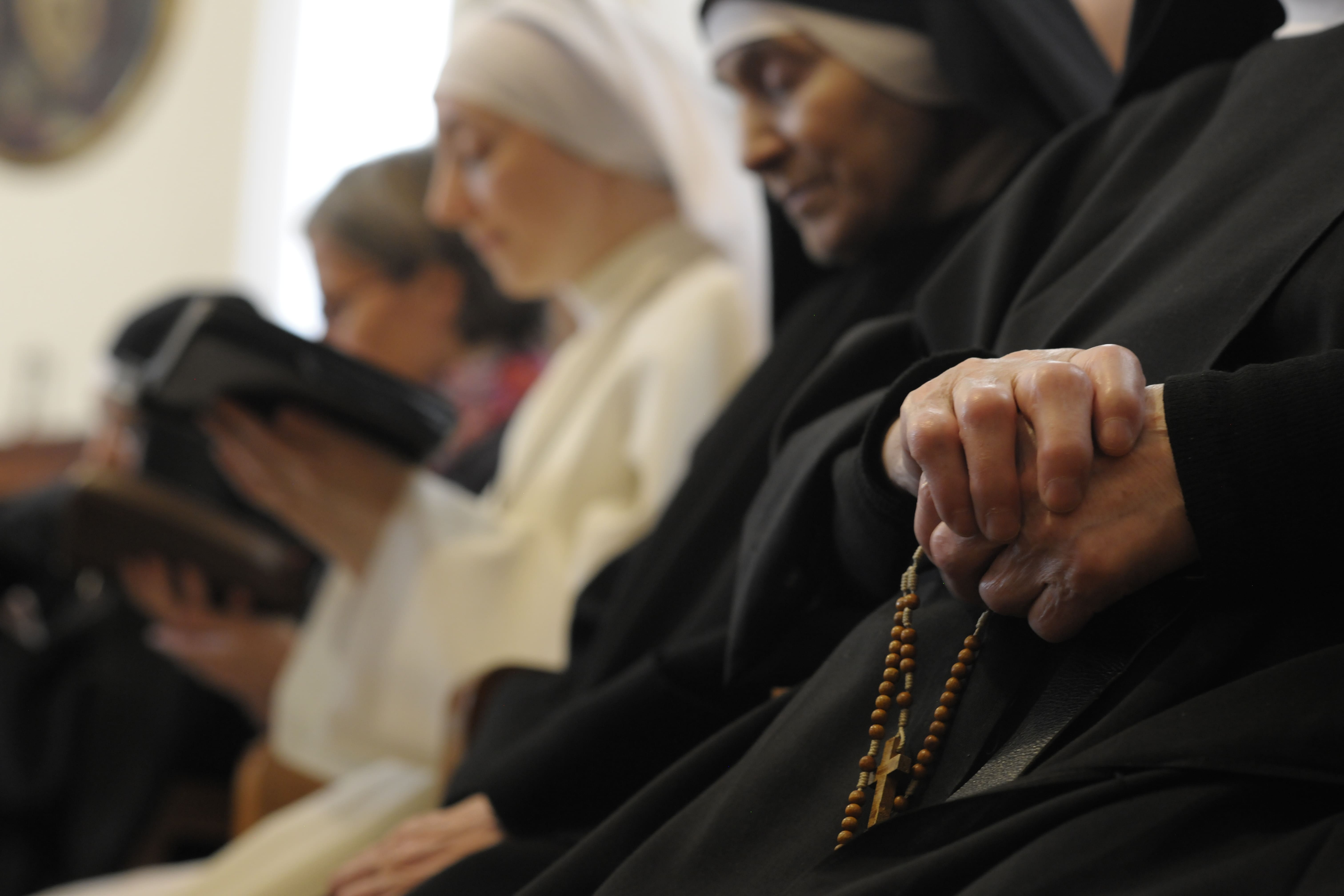 Monastero di Santa Rita: le suore aprono la clausura per recitare in diretta social il Rosario