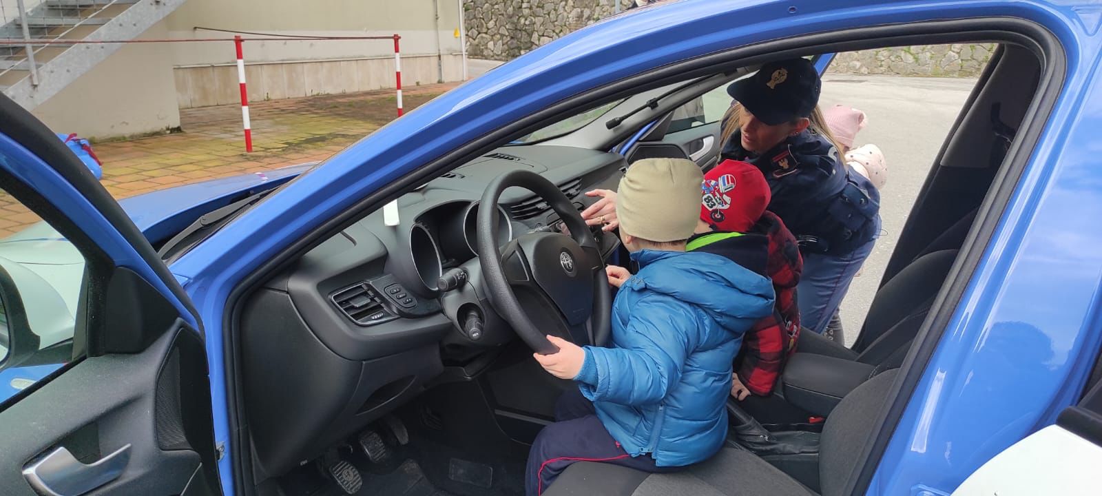 Gli Agenti della Questura di Avellino Incontrano gli alunni della Scuola dell'infanzia