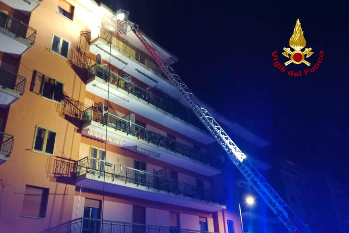 Avellino. Incendio appartamento al quinto piano di un palazzo - 