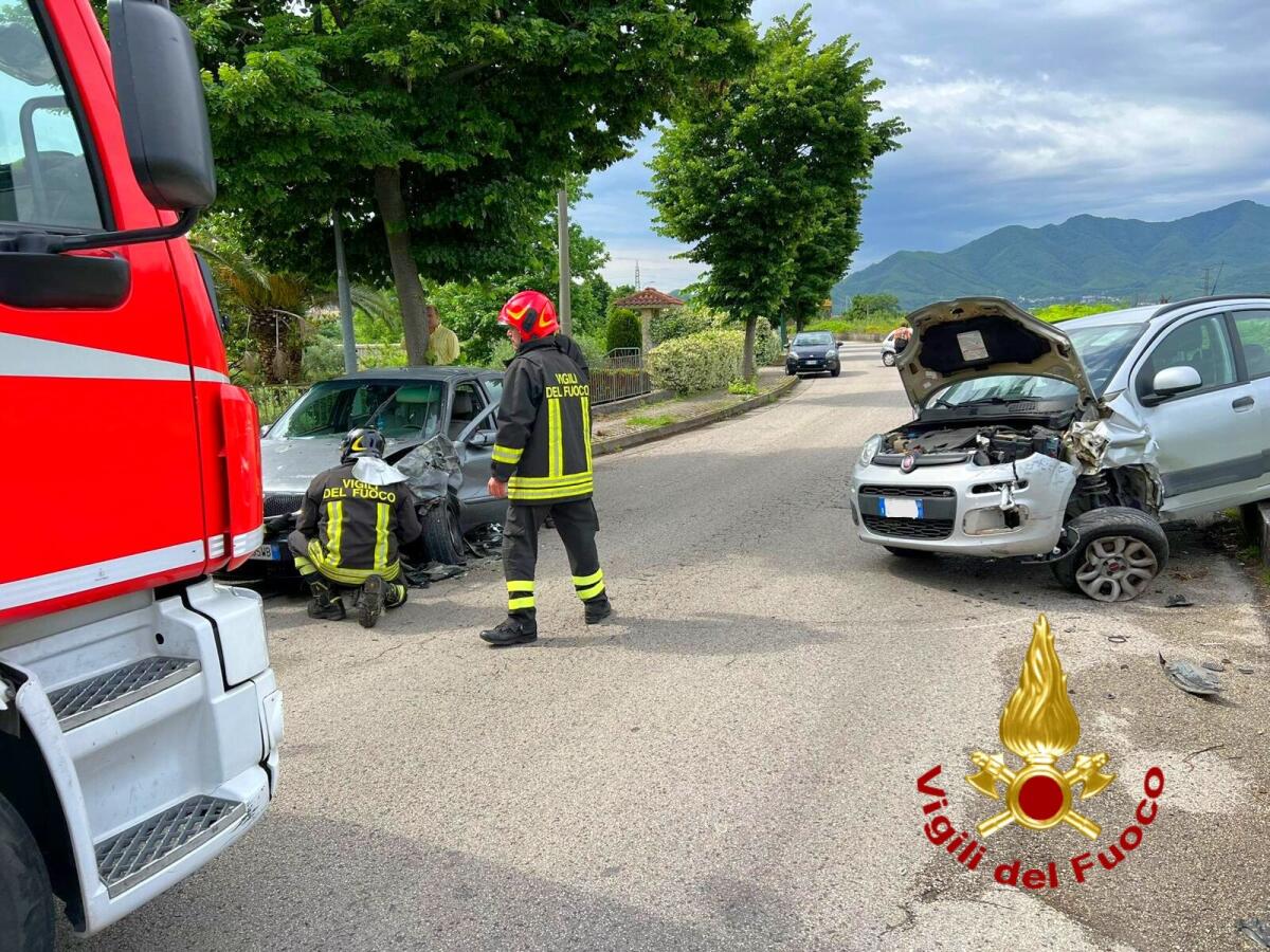 Scontro tra auto, feriti una 23enne e un 77enne - 
