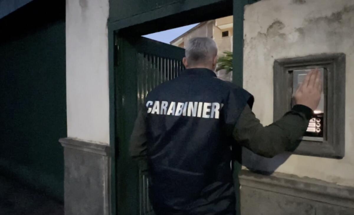 Spaccio vietato per tutelare gli affari, sgominato il clan: 19 arresti - 