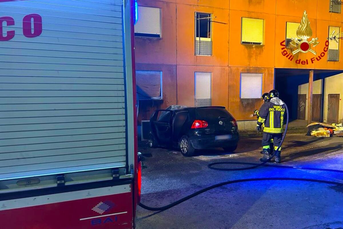 Auto data alle fiamme ad Avellino - 