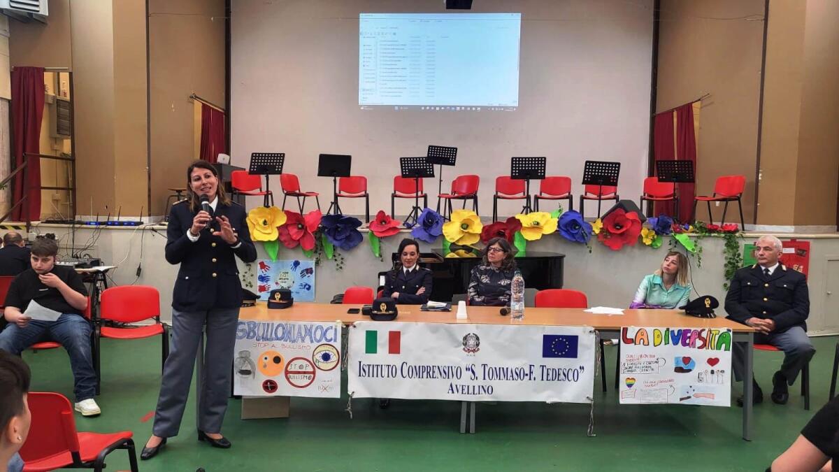 La Polizia di Stato incontra gli studenti dell’istituto “San Tommaso-Francesco Tedesco” di Avellino. - 