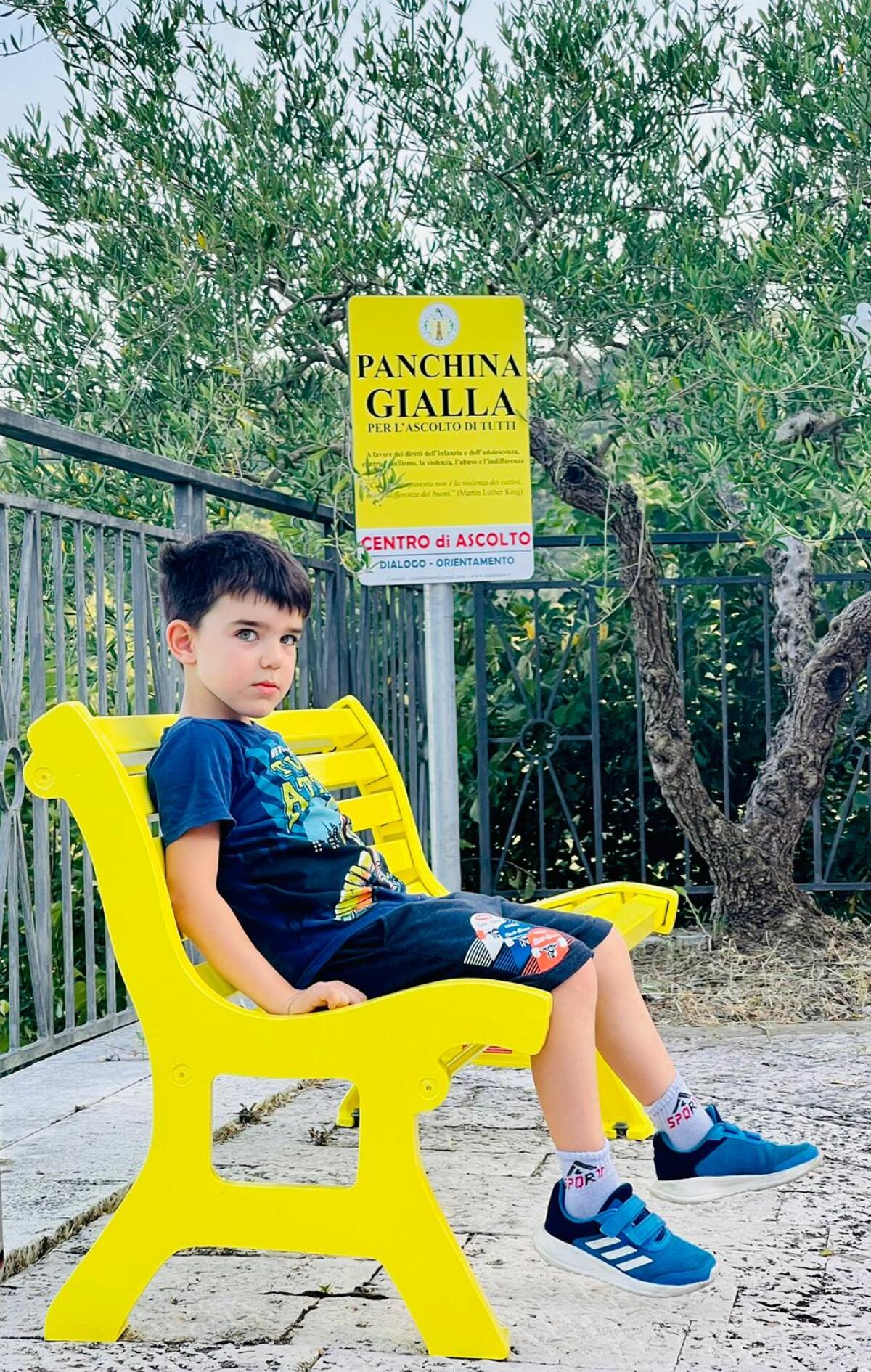 Anche Campolattaro ha una panchina gialla. - 
