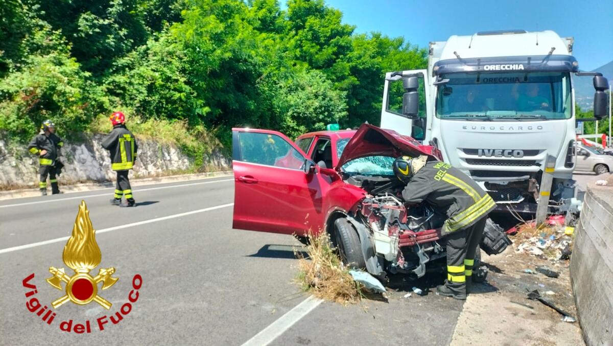 Incidente sull'Ofantina, feriti due coniugi - 
