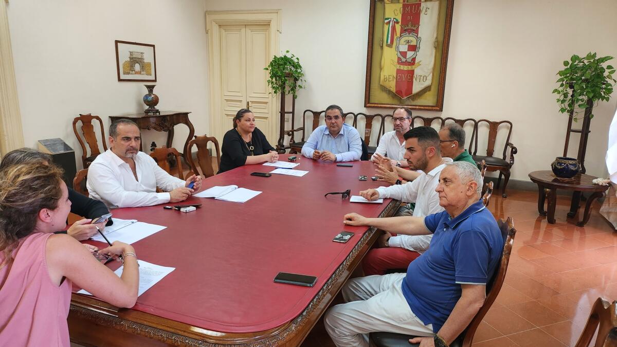 Procedure di pignoramento, riunione al Comune di Benevento - 
