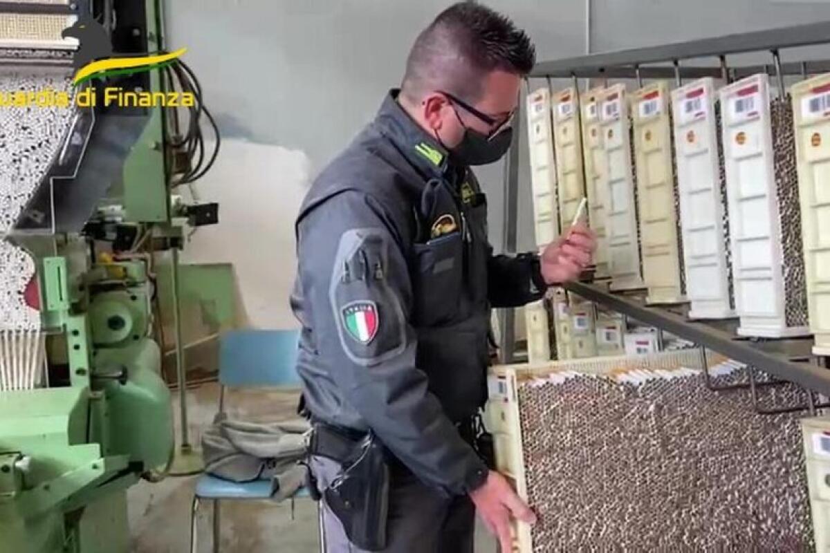 Sequestrata fabbrica di sigarette di contrabbando - 