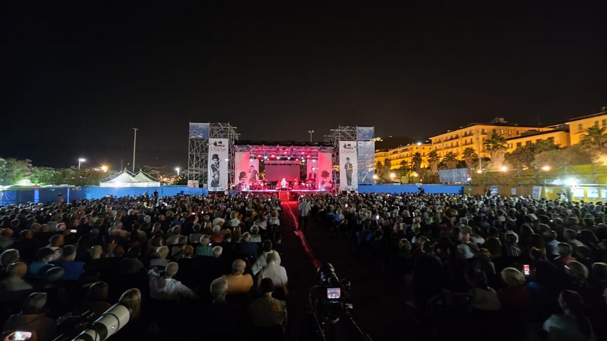 Oltre 2000 persone hanno assistito all'ultima serata del Premio Charlot che ha visto come protagonista assoluto Ron - 