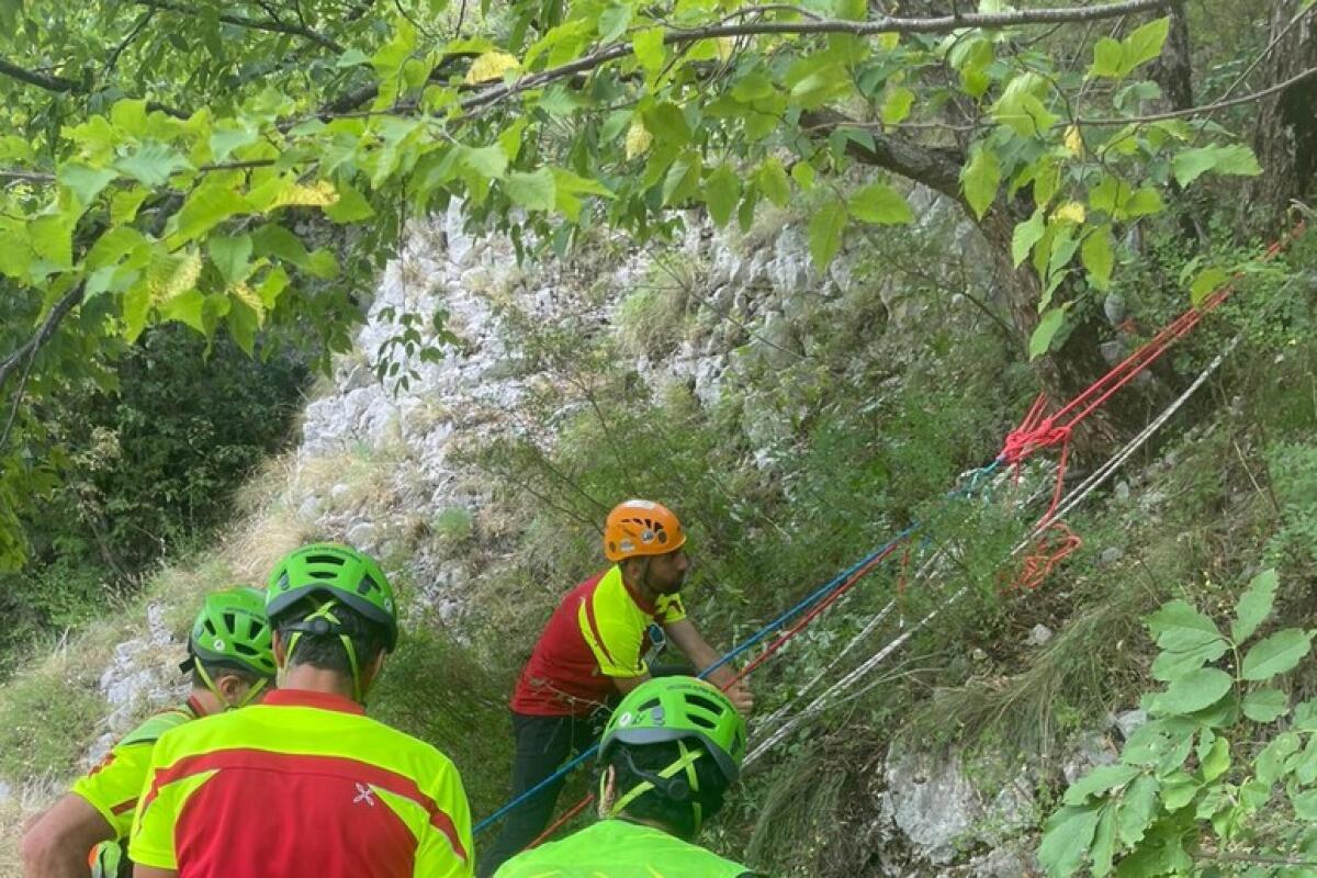 Cade in un dirupo, muore turista campano - 