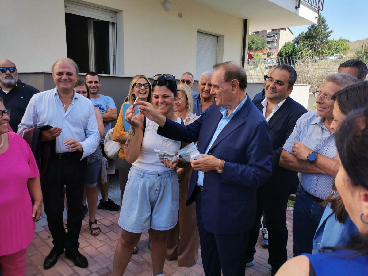 Consegnate le chiavi dei 32 nuovi alloggi realizzati al rione Capodimonte. - 