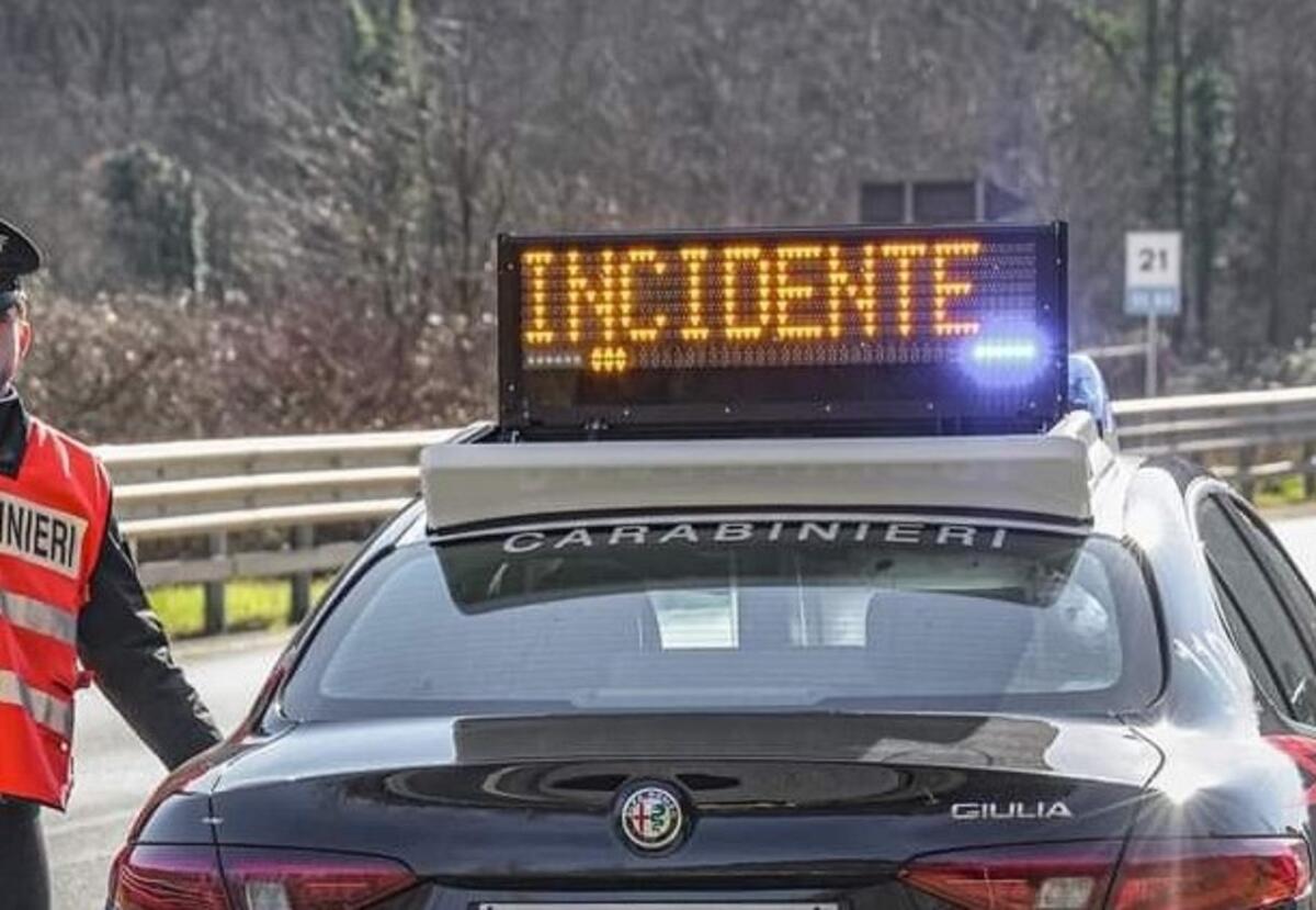 TIR in fiamme sulla SS7Bis: principio d’incendio domato dai Carabinieri in transito. - 
