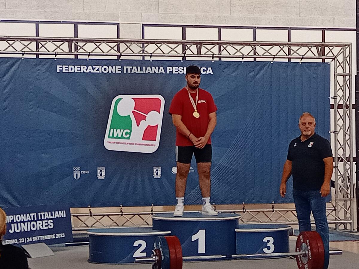 Cervinara. Matteo Dente conquista il titolo italiano nella categoria juniores di pesistica olimpica - 