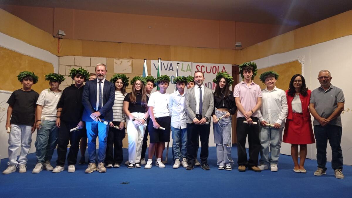 Apollosa, l’Amministrazione comunale festeggia i diplomati e i licenziati. - 