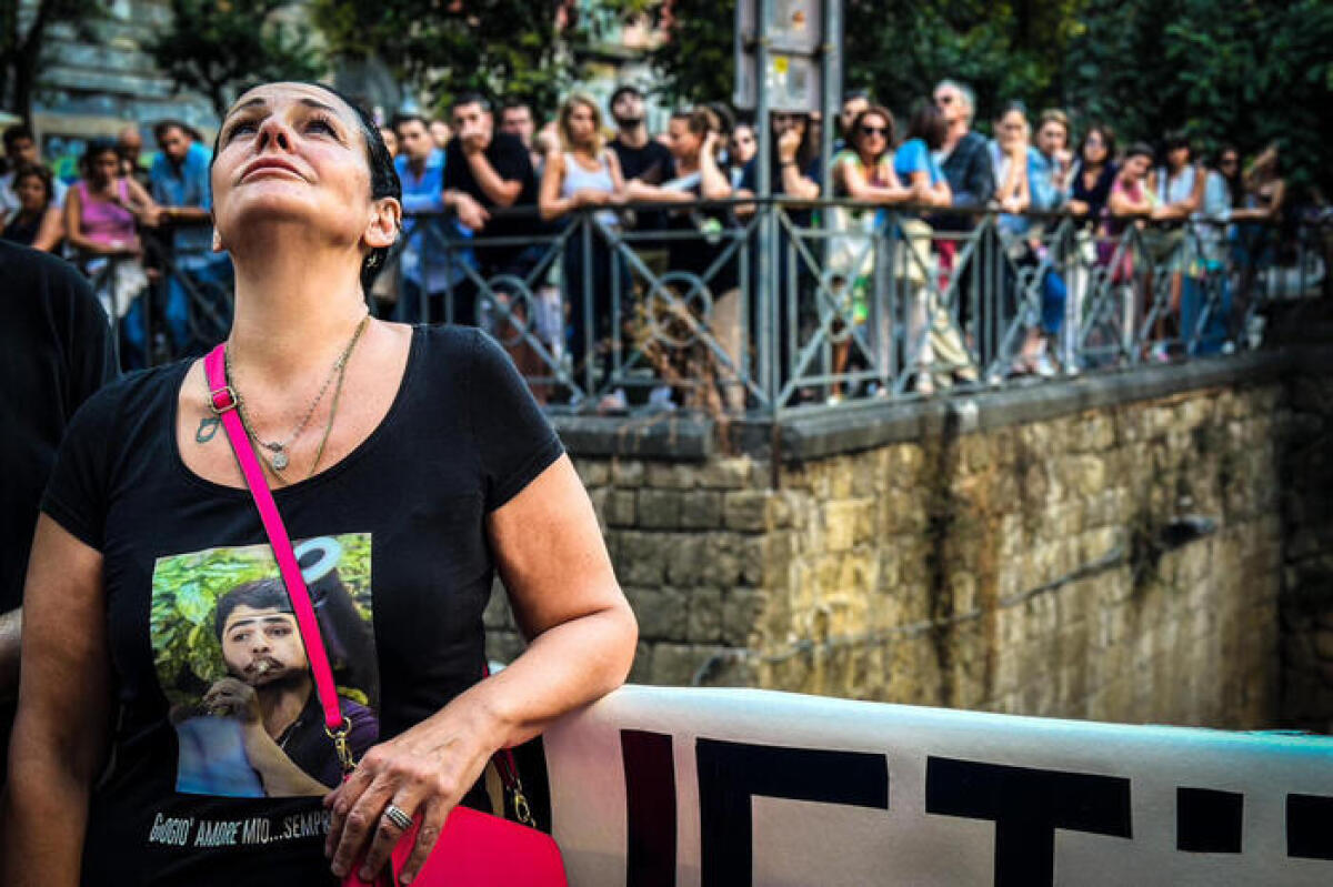 Basta con trasmissioni televisive che esaltano le gesta criminali di certi ragazzi. - 
