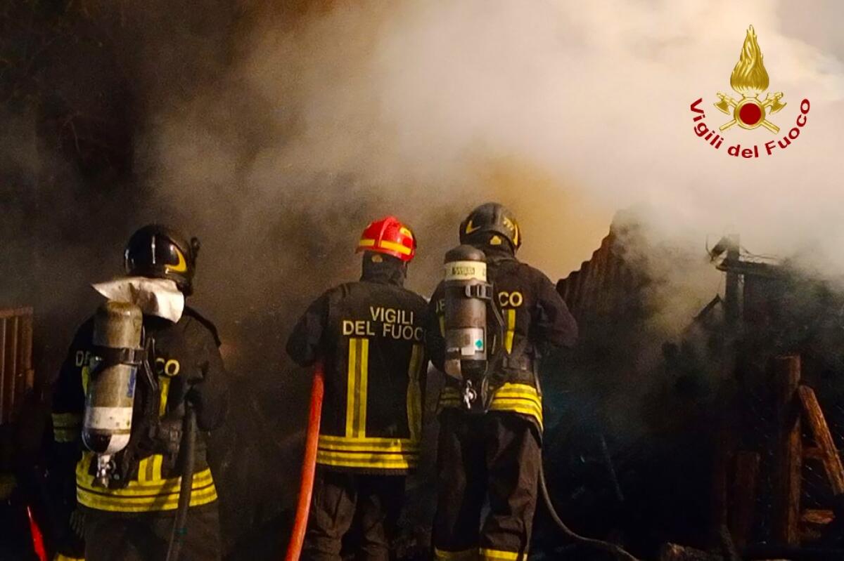 Montoro e Summonte: incendi di baracche adibite a depositi agricoli. - 