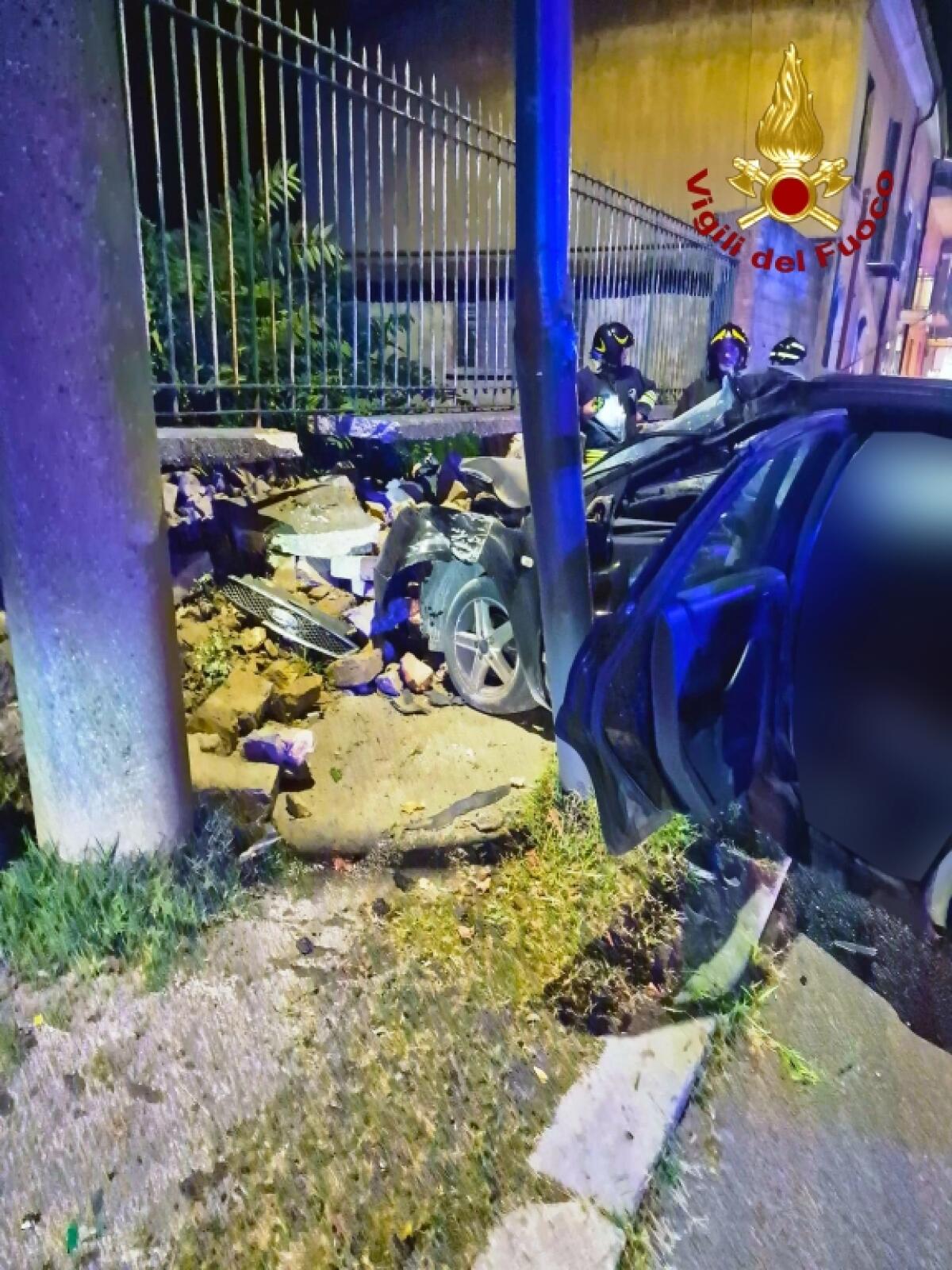 4 ragazzi feriti in un incidente stradale - 