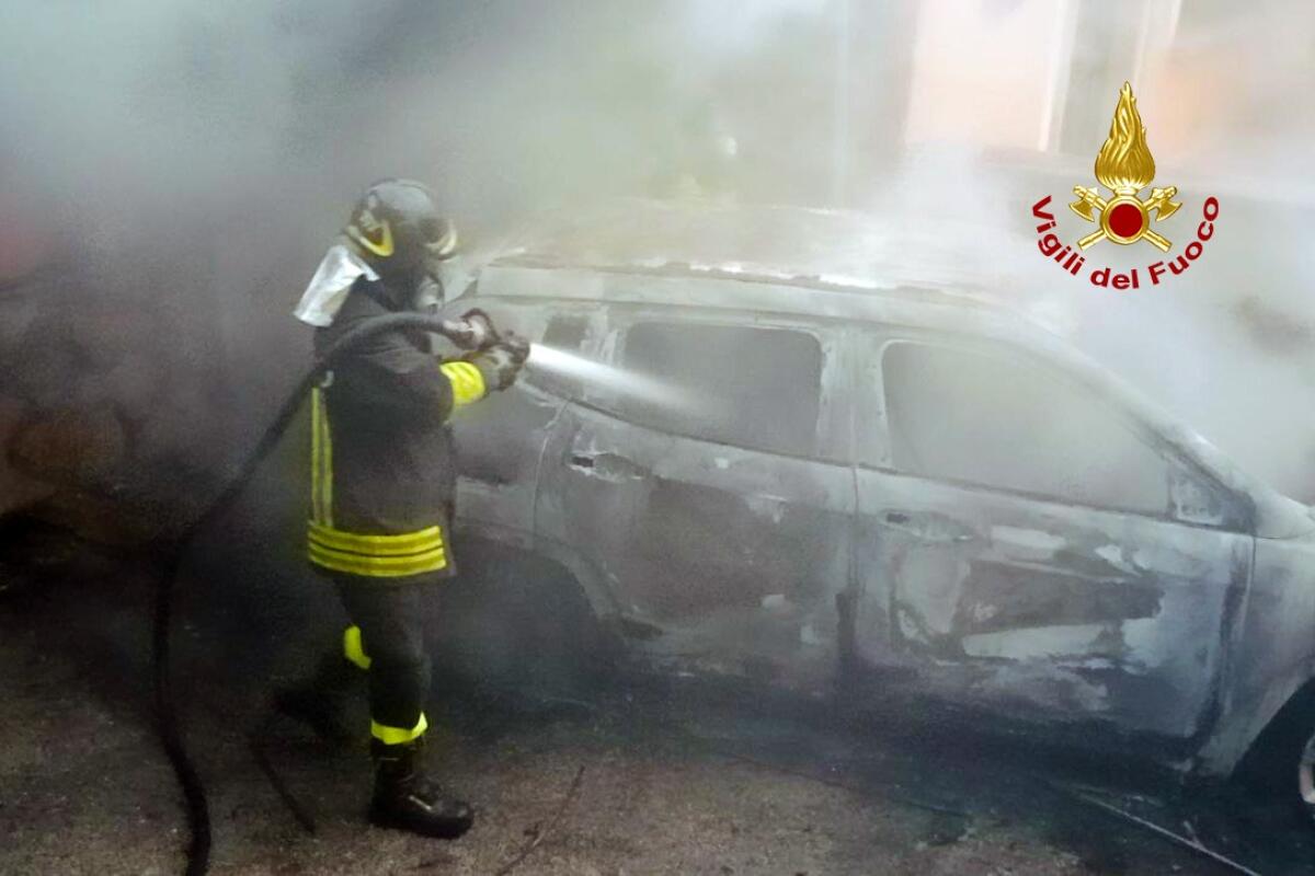 Auto in fiamme a Serino, indagano i Carabinieri - 