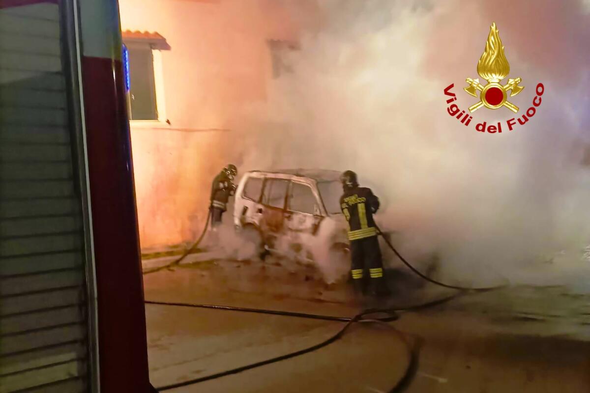Avella. Auto data alle fiamme, indagano i Carabinieri - 