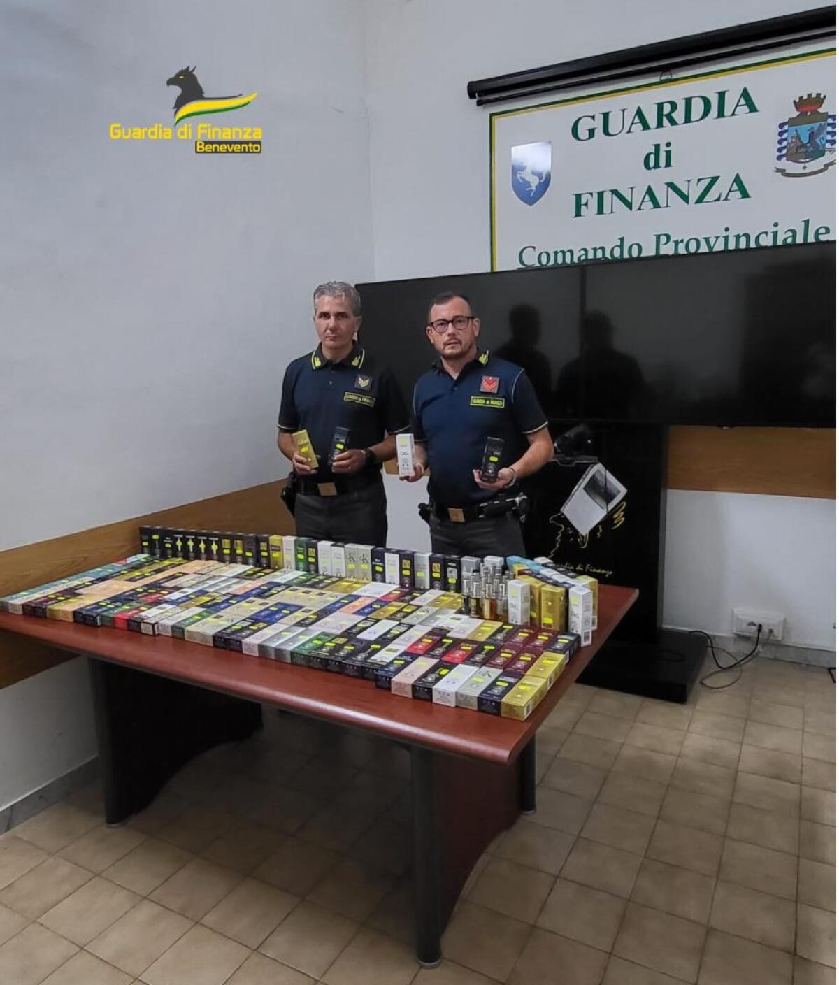 Nel Sannio le Fiamme Gialle sequestrano migliaia di prodotti contraffatti. - 