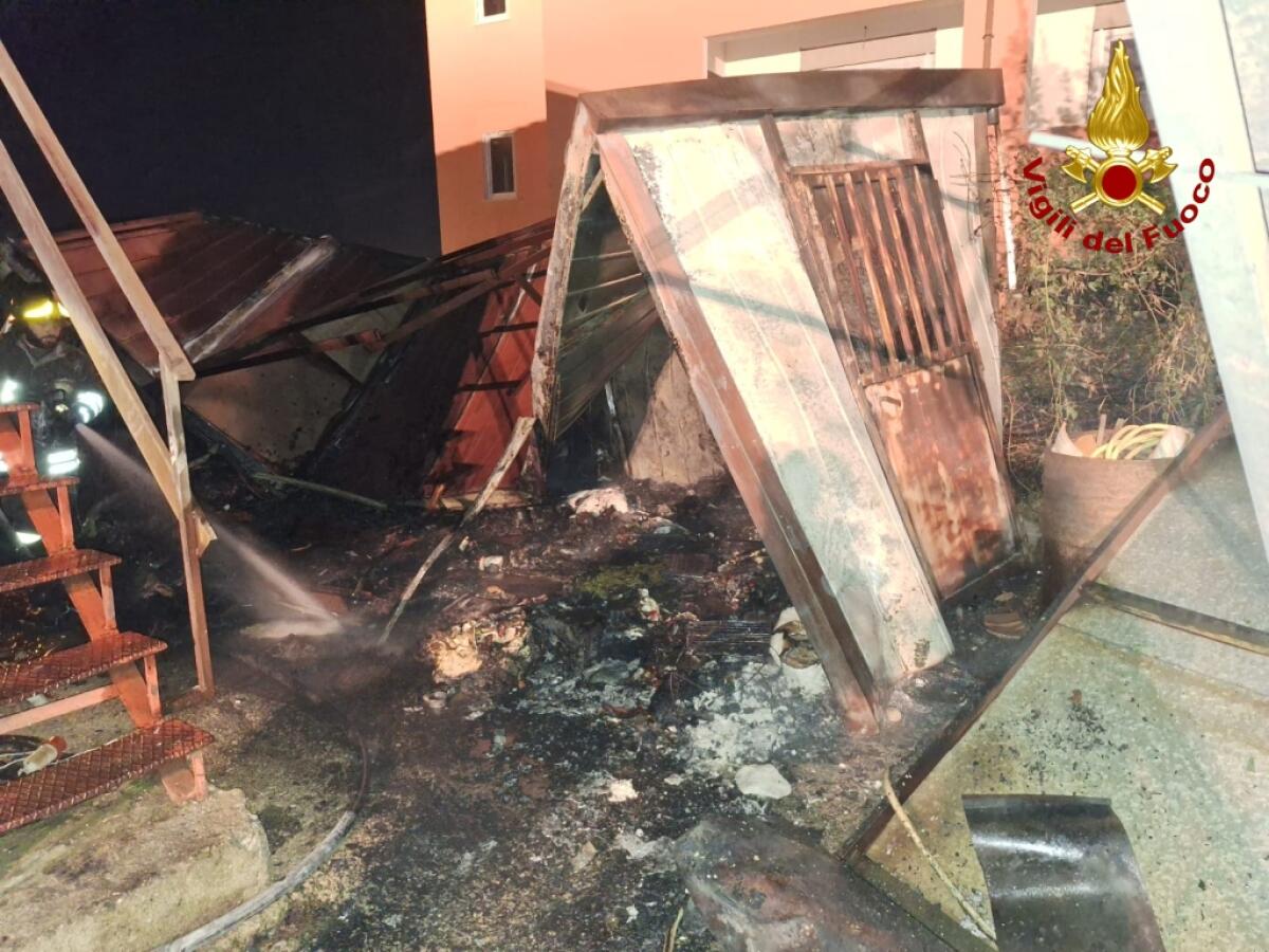 In fiamme a Carife un container - 