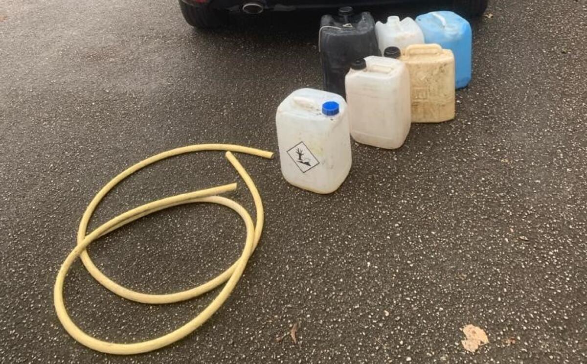 Aveva in auto taniche piene di gasolio, giovane denunciato per ricettazione - 
