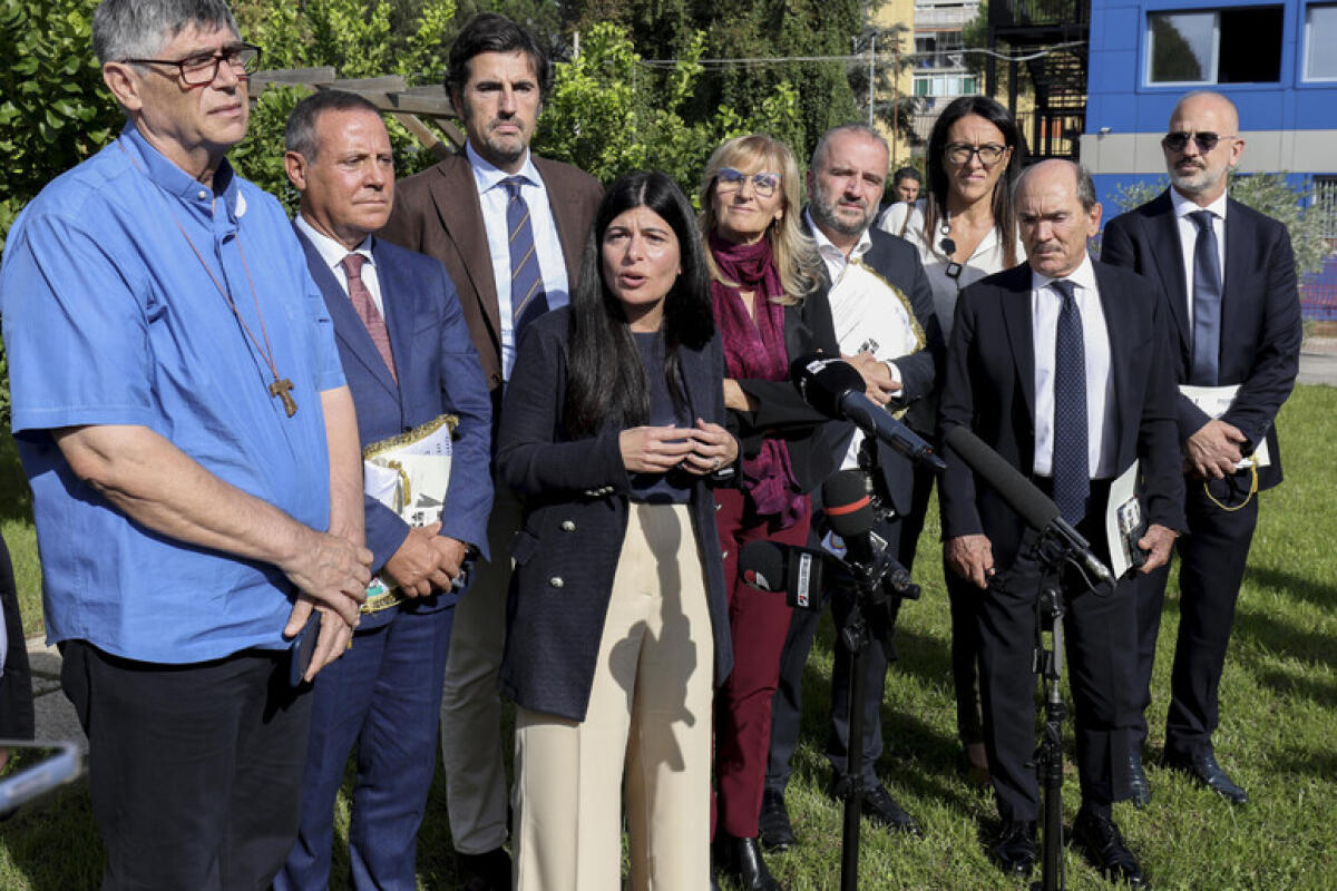 Doppia tentata rapina a parlamentare, 'salvato' da tesserino. - 