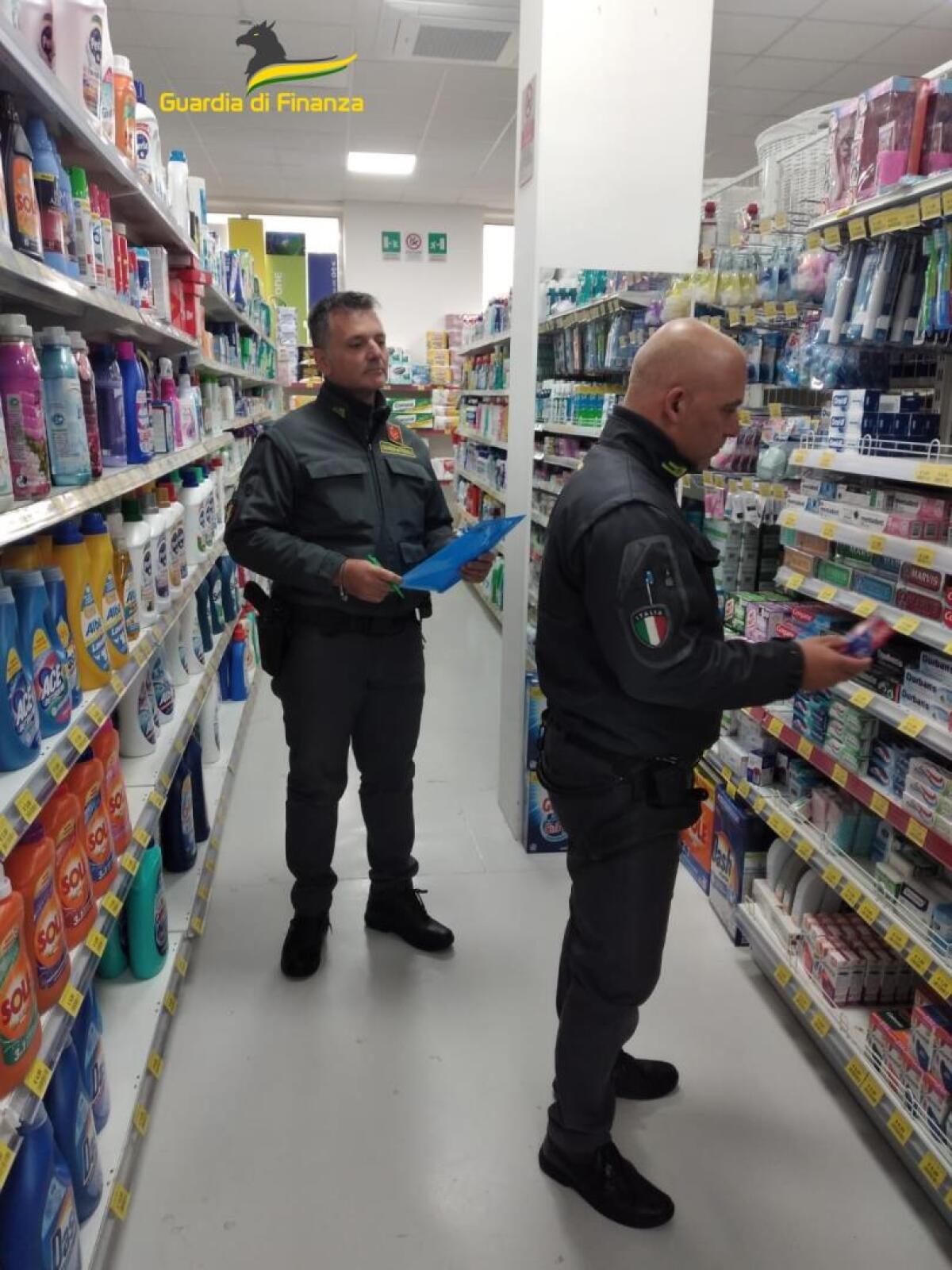 Benevento. Guardia di Finanza sequestra oltre 120.000 prodotti non sicuri - 