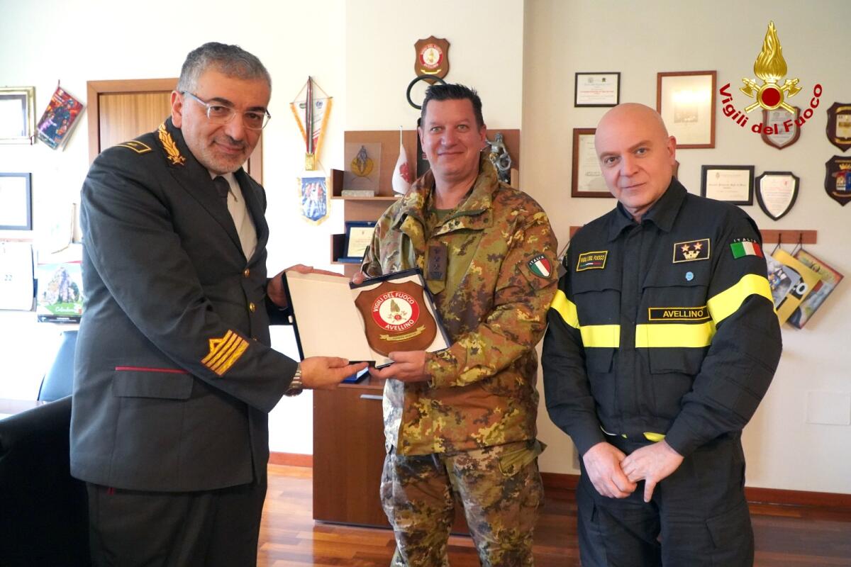 Nuovo comandante del 232° Reggimento Trasmissioni Avellino in visita ai Vigili del fuoco - 