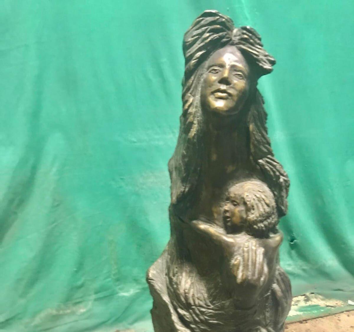 Cervinara. Angelo Gabriele Fierro dona una scultura al Borgo Pirozza - 