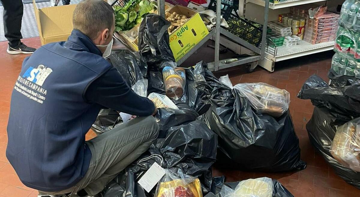 Maxi sequestro di cibi importati dalla Cina - 