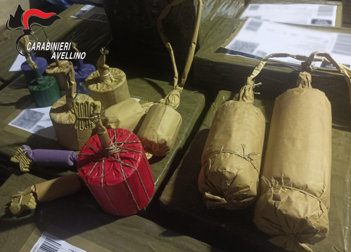 Arrestato un 34enne di Pietrastornina, spediva con il corriere fuochi artificiali di genere proibito - 