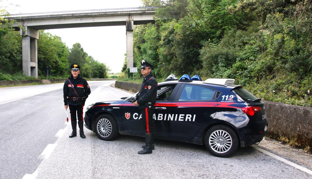 Furto aggravato in un bar di Benevento denunciati un 41enne e una 35enne - 
