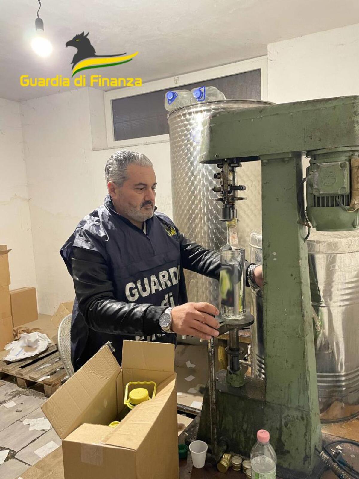 Sequestrati 8 mila litri fra champagne, olio e alcool contraffatti. - 
