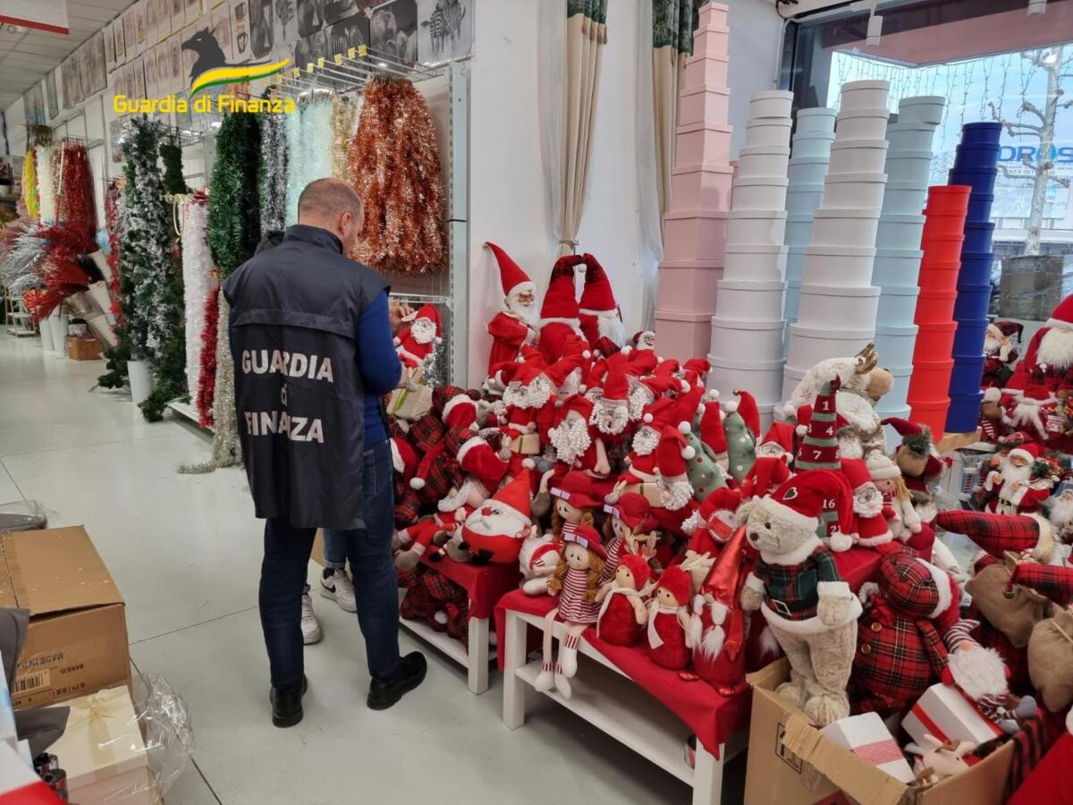 Sequestrati dalla guardia di Finanza oltre 543.000 prodotti e accessori di vario genere - 